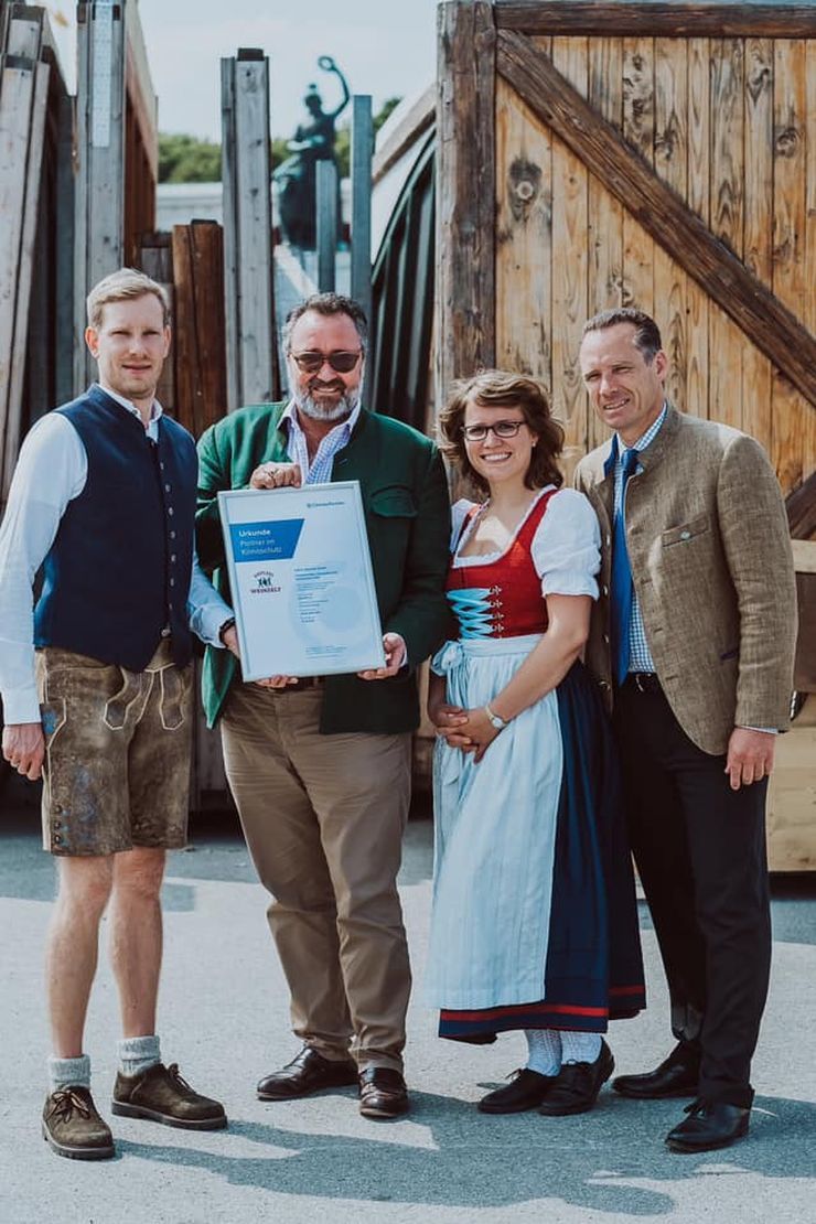 Übergabe der ClimatePartner-Urkunde
