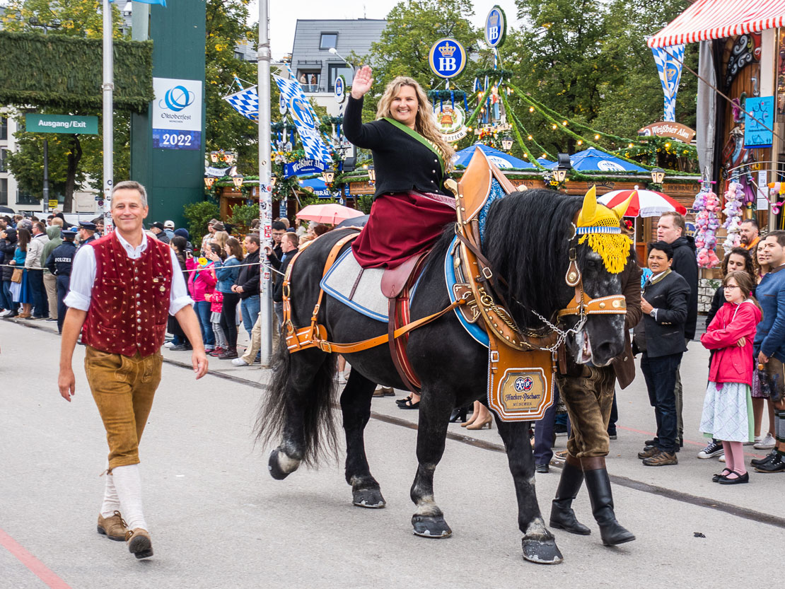 Einzug der Wiesnwirte